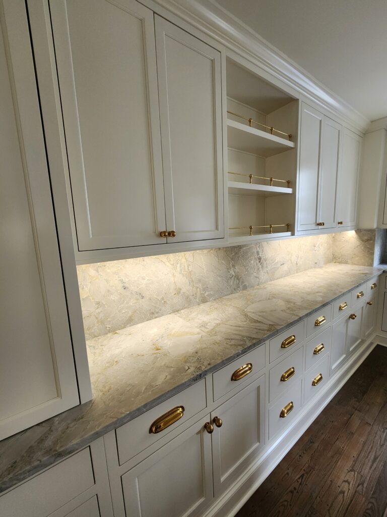 A beautiful kitchen cabinets